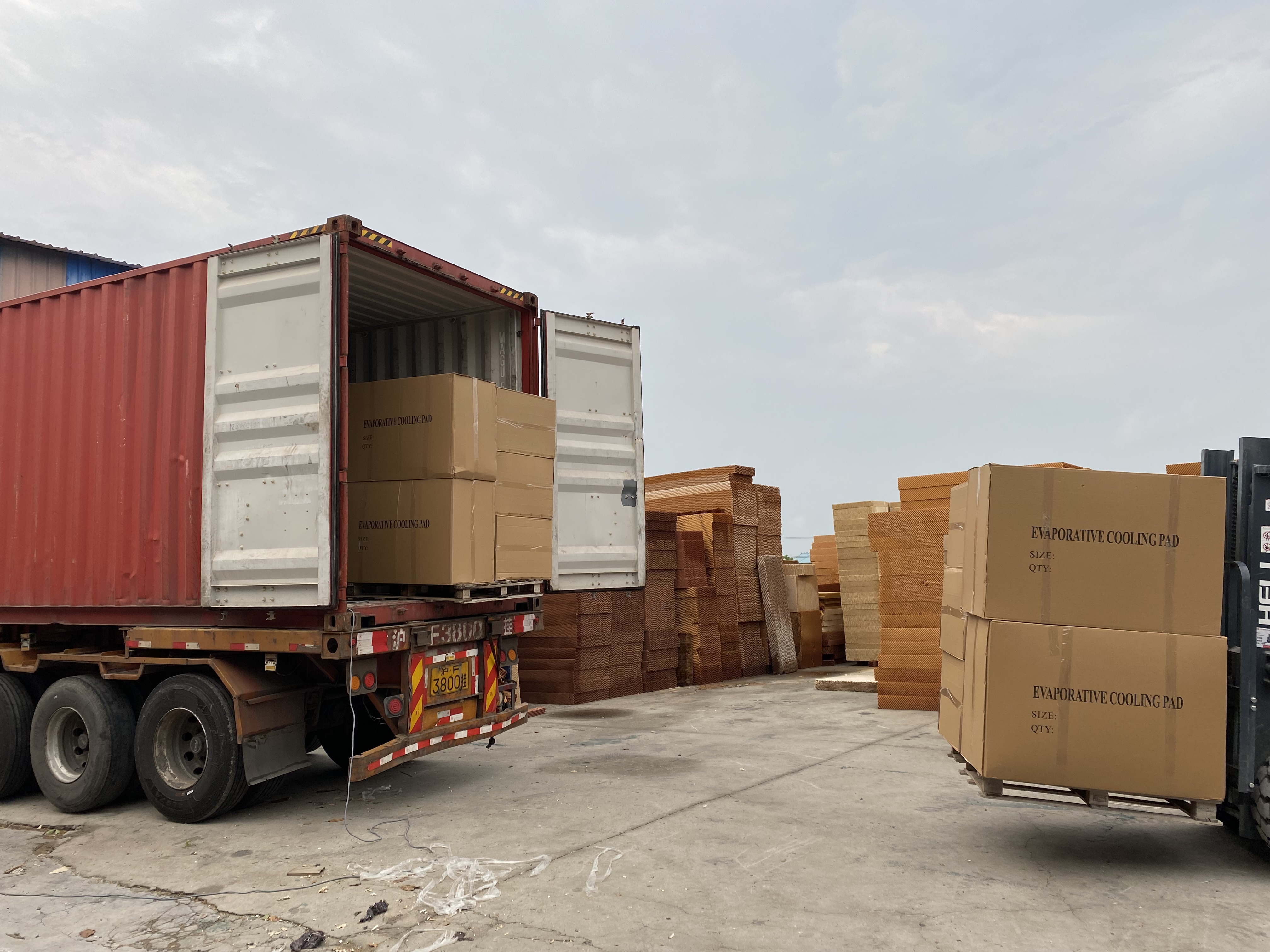 Evaporative cooling pad